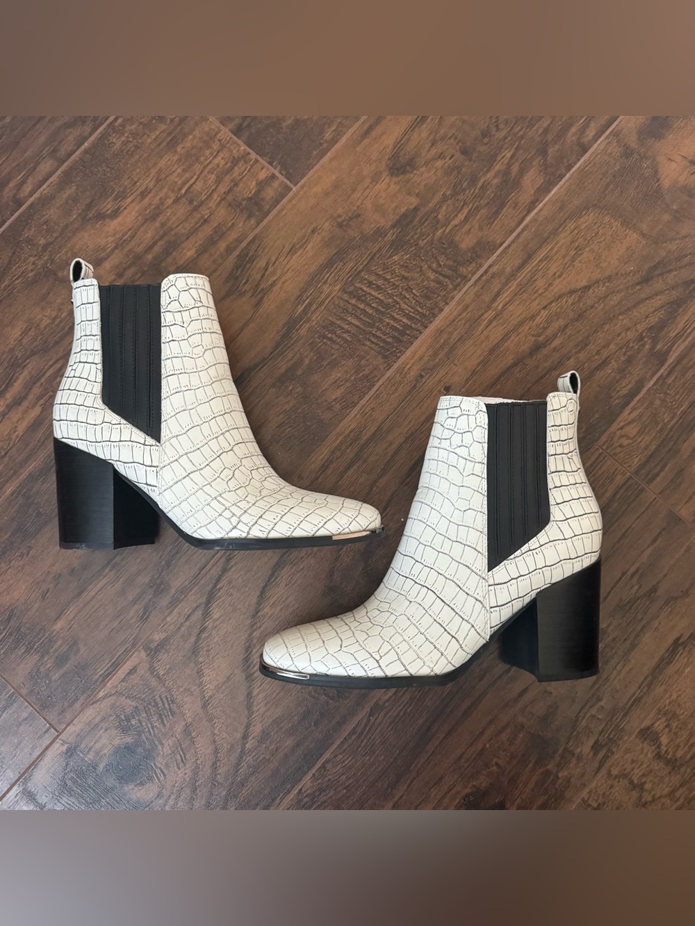 Marc Fisher Size 7.5 White LTD Taline Croc-Embossed Leather Booties